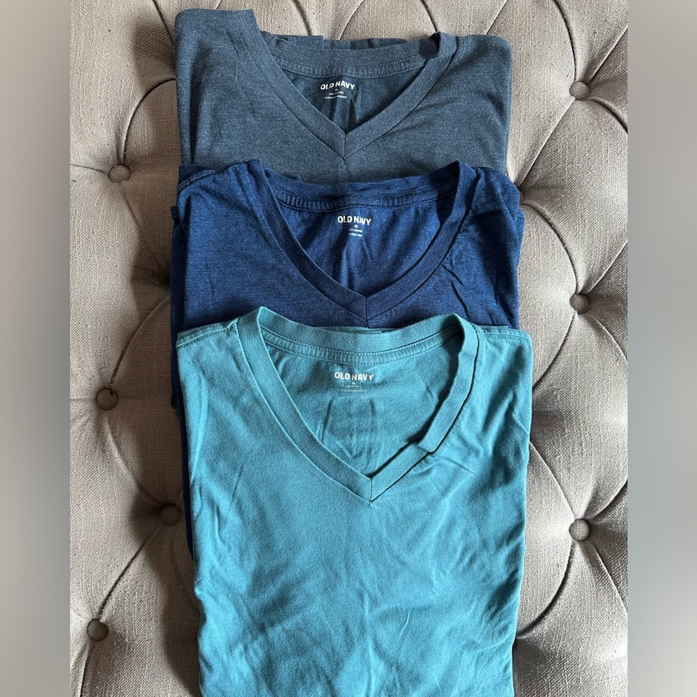 Set of 3 Old Navy V-Neck T-Shirts in Blue Tones XL